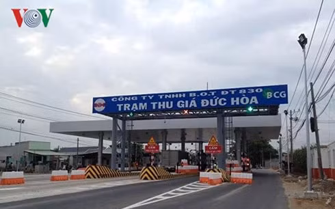 Nhiều trạm "thu phí" đã đổi tên thành "thu giá". Ảnh: Vov.vn