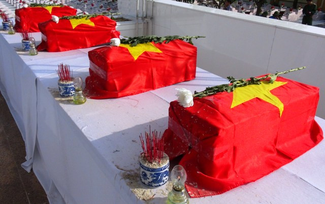 Các liệt sỹ về với đất mẹ tại nghĩa trang liệt sỹ Ba Dốc (Quảng Bình) Các liệt sỹ về với đất mẹ tại nghĩa trang liệt sỹ Ba Dốc (Quảng Bình)