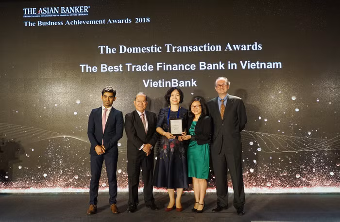 Lần thứ hai liên tiếp VietinBank được vinh danh là Ngân hàng Tài trợ thương mại tốt nhất Việt Nam