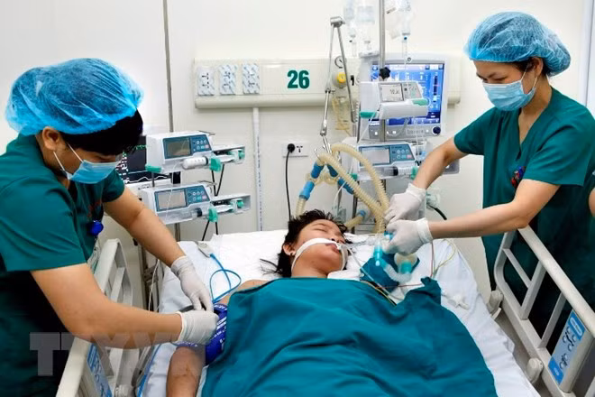 Bệnh nhân bị não mô cầu được điều trị tại Bệnh viện Nhiệt đới Trung ương. ảnh minh họa: TTXVN.