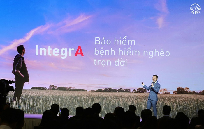 Ông Lý Nhơn, Phó Tổng giám đốc Chiến lược, Tiếp thị và Truyền thông tại Lễ giới thiệu Sản phẩm mới Ông Lý Nhơn, Phó Tổng giám đốc Chiến lược, Tiếp thị và Truyền thông tại Lễ giới thiệu Sản phẩm mới