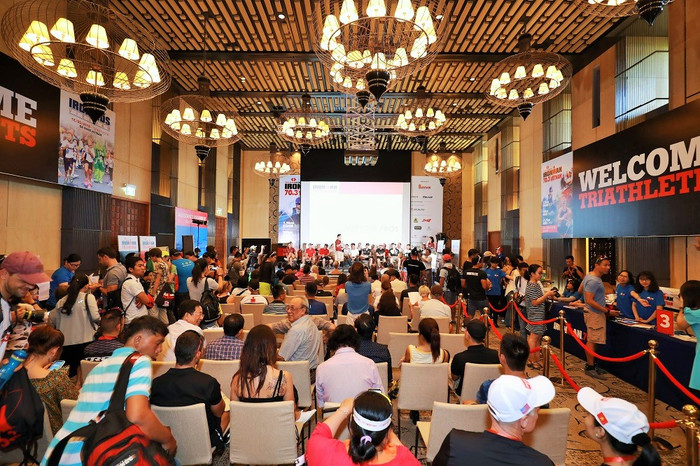 Quang cảnh buổi họp báo Quang cảnh buổi họp báo