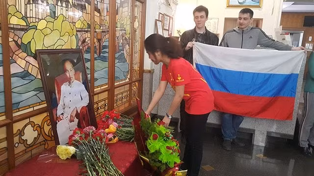Ngày 18/5, Tổng Lãnh sự quán Việt Nam tại Vladivostok phối hợp Hội hữu nghị Nga - Việt, Hội người Việt Nam vùng Primorye tổ chức mừng sinh nhật Bác Hồ. Ảnh: Báo Nhân Dân