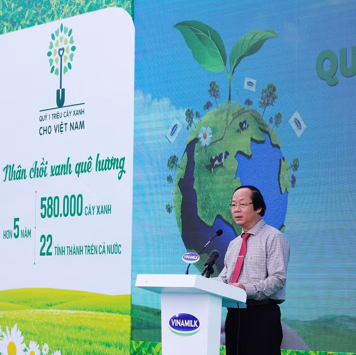 Ông Võ Tuấn Nhân - Thứ trưởng Bộ Tài nguyên và Môi trường đánh giá cao những nỗ lực của Vinamilk.