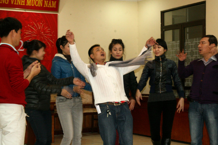 Năm nay, Tự Long vào vai Táo Thể Thao.