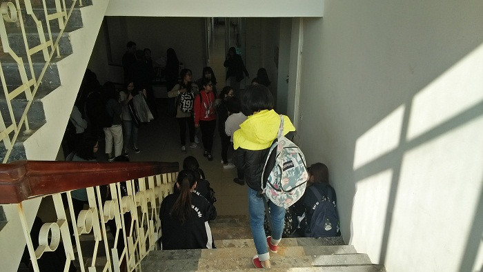 Không chỉ một lần mà hai lần phóng viên hóa thân thành cô sinh viên năm Nhất khoa Luật, Đại học Quốc gia Hà Nội (Ảnh: V.N). Không chỉ một lần mà hai lần phóng viên hóa thân thành cô sinh viên năm Nhất khoa Luật, Đại học Quốc gia Hà Nội (Ảnh: V.N).