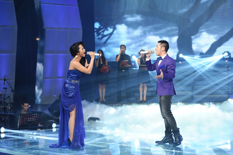 Hoàng Hải - Thùy Linh thể hiện 'Nơi tình yêu bắt đầu'. Hoàng Hải - Thùy Linh thể hiện 'Nơi tình yêu bắt đầu'.