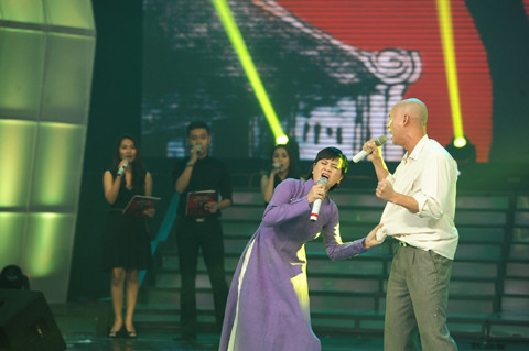 Nhạc sĩ Lưu Thiên Hương nhận xét: “Tôi luôn thích cặp này từ tuần trước. Chị Cát Phượng luôn luôn tỏa sáng trong tiết mục. Những câu thoại của chị làm cho bài hát trở nên hấp dẫn hơn. Ở tiết mục này tôi thích chị Cát Phượng hơn rất nhiều”. Nhạc sĩ Lưu Thiên Hương nhận xét: “Tôi luôn thích cặp này từ tuần trước. Chị Cát Phượng luôn luôn tỏa sáng trong tiết mục. Những câu thoại của chị làm cho bài hát trở nên hấp dẫn hơn. Ở tiết mục này tôi thích chị Cát Phượng hơn rất nhiều”.