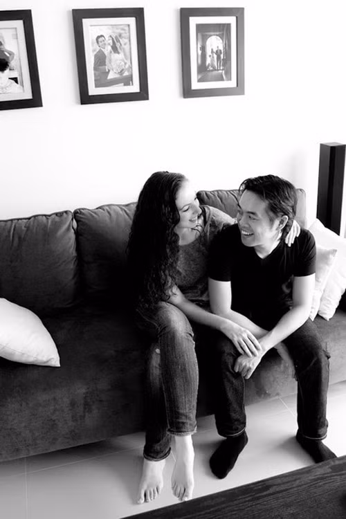 "Đây là một quyết định khó khăn cho cả hai chúng tôi. Trong suốt 11 năm quen biết rồi sống chung, chúng tôi luôn tôn trọng và yêu thương lẫn nhau. Cuộc hôn nhân của chúng tôi kết thúc không vì một xung đột nào, chỉ đơn giản vì chúng tôi muốn người còn lại được hạnh phúc. Sau khi chia tay, chúng tôi sẽ xem nhau như là những người bạn thân như trong quá khứ". (Theo Ngôi Sao)