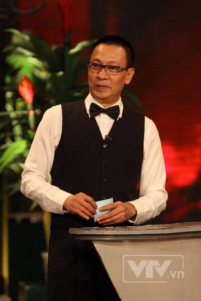 Về việc này, Lại Văn Sâm khẳng định, anh chưa bao giờ và cũng không bao giờ có ý định sẽ có một tài khoản Facebook hay tham gia bất cứ một MXH nào khác. “Tất cả những tài khoản có tên tôi hay hình ảnh của tôi trên Facebook đều do những người khác lập và tôi cũng không hiểu lý do vì sao các bạn ấy lại làm thế. Như các bạn đều biết việc lấy hình ảnh tôi hay một ai đó khác trên Internet hiện nay dễ như thế nào. Tôi xin khẳng định lại tôi chưa bao giờ và cũng không bao giờ có ý định tham gia bất cứ một MXH nào. Những tài khoản mà các bạn thấy hay đã từng bình luận đều là giả mạo”, anh nói. (Theo VTV)