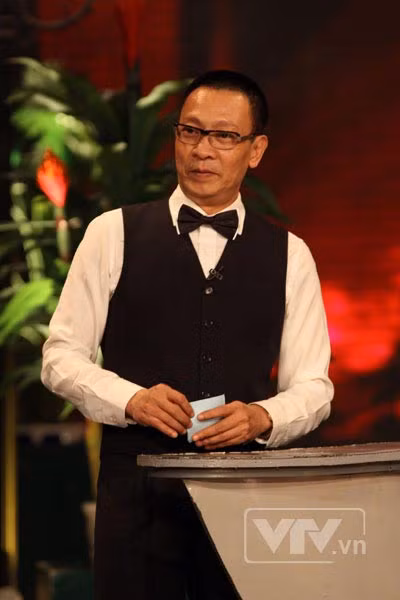 Về việc này, Lại Văn Sâm khẳng định, anh chưa bao giờ và cũng không bao giờ có ý định sẽ có một tài khoản Facebook hay tham gia bất cứ một MXH nào khác. “Tất cả những tài khoản có tên tôi hay hình ảnh của tôi trên Facebook đều do những người khác lập và tôi cũng không hiểu lý do vì sao các bạn ấy lại làm thế. Như các bạn đều biết việc lấy hình ảnh tôi hay một ai đó khác trên Internet hiện nay dễ như thế nào. Tôi xin khẳng định lại tôi chưa bao giờ và cũng không bao giờ có ý định tham gia bất cứ một MXH nào. Những tài khoản mà các bạn thấy hay đã từng bình luận đều là giả mạo”, anh nói. (Theo VTV)