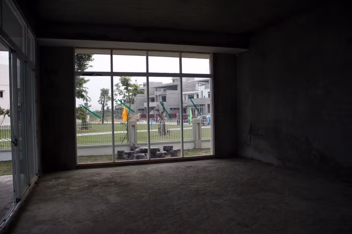 Biệt thự mới hoàn thàn xong về cơ bản, phải một thời gian nữa mới có thể đưa vào sử dụng.