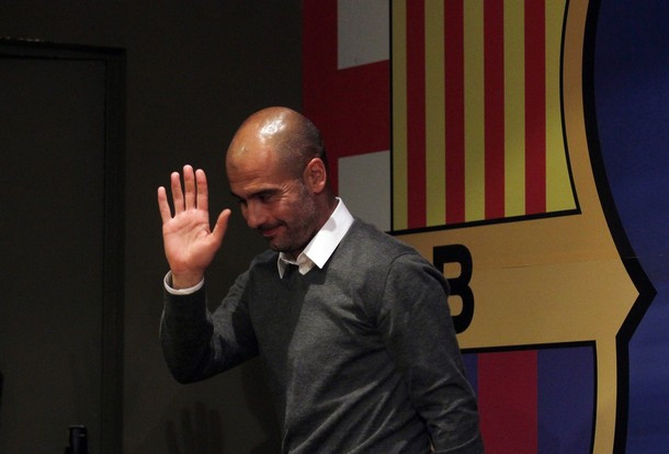 HLV Guardiola kết thúc buổi họp báo. Ông gượng cười với phóng viên trước khi đứng dậy bước ra cửa. Chắc chắn, Guardiola đang rất sầu muộn trong lòng. HLV Guardiola kết thúc buổi họp báo. Ông gượng cười với phóng viên trước khi đứng dậy bước ra cửa. Chắc chắn, Guardiola đang rất sầu muộn trong lòng.