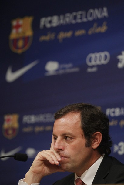 Chủ tịch Sandro Rosell tỏ ra rất buồn bã Chủ tịch Sandro Rosell tỏ ra rất buồn bã