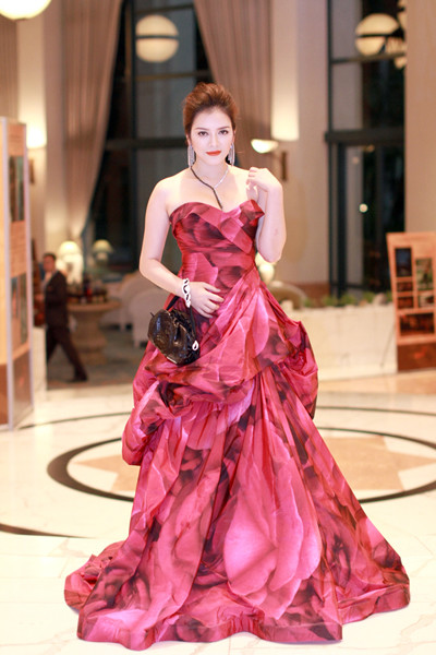 Tham gia Liên hoan phim quốc tế Hà Nội năm nay, nàng kiều nữ có dịp giới thiệu với bạn bè quốc tế bộ phim "Mùa hè lạnh" mà cô đảm nhận vai người đàn đam mê dục vọng. Cô sẽ có nhiều hoạt động giao lưu với khán giả và báo giới về tác phẩm mới của mình.