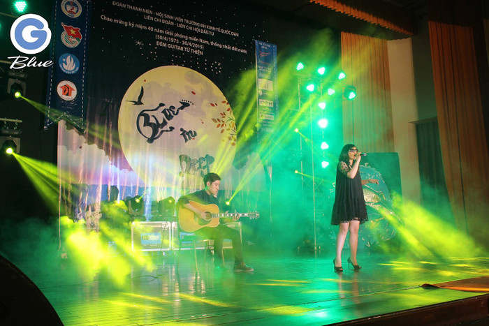 Nữ ca sĩ Khánh Linh đã cùng Guitarist Duy Phong đã thể hiện ngọt ngào ca khúc "Bài hát cho em”.