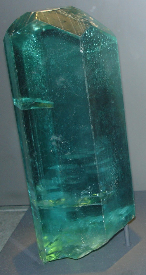 Ngọc lục bảo giúp hoàng đế La Mã dễ dàng hơn trong việc quan sát.