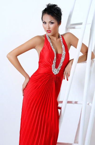 Người đẹp cũng không ngại cắt phăng mái tóc dài, theo đuổi mốt tóc 'siêu ngắn' để làm mới mình trong mắt công chúng.