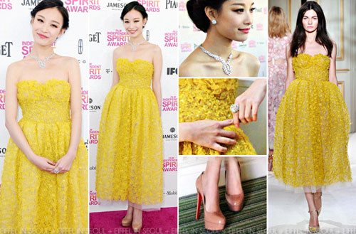 Nữ diễn viên Hoa ngữ Nini xinh như công chúa trong bộ đầm phiêu bồng nằm trong BST thời trang cao cấp xuân - hè 2013 của Giambattista Valli Spring 2013. Cô thật khéo kết hợp với bộ trang sức xa xỉ của Piaget và đôi giày Christian Louboutin gam màu nude. Nữ diễn viên Hoa ngữ Nini xinh như công chúa trong bộ đầm phiêu bồng nằm trong BST thời trang cao cấp xuân - hè 2013 của Giambattista Valli Spring 2013. Cô thật khéo kết hợp với bộ trang sức xa xỉ của Piaget và đôi giày Christian Louboutin gam màu nude.