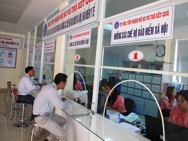 Trong 10 tháng đầu năm 2017, cơ quan thanh tra của bảo hiểm xã hội đã xử phạt 356 đơn vị sử dụng lao động với số tiền xử phạt lên tới hàng tỷ đồng. Ảnh: VTV.