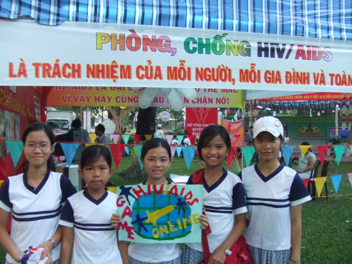 Truy bắt kẻ ngáo đá chém người, hai cảnh sát phải điều trị phơi nhiễm HIV ảnh 2 Truy bắt kẻ ngáo đá chém người, hai cảnh sát phải điều trị phơi nhiễm HIV ảnh 2