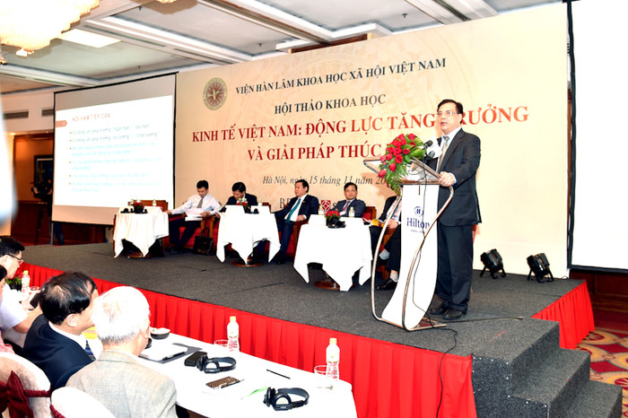 Các đại biểu tham dự Hội thảo đã phân tích, đánh giá tình hình kinh tế Việt Nam cả về động lực tăng trưởng và các giải pháp thúc đẩy. Ảnh: VGP. Các đại biểu tham dự Hội thảo đã phân tích, đánh giá tình hình kinh tế Việt Nam cả về động lực tăng trưởng và các giải pháp thúc đẩy. Ảnh: VGP.