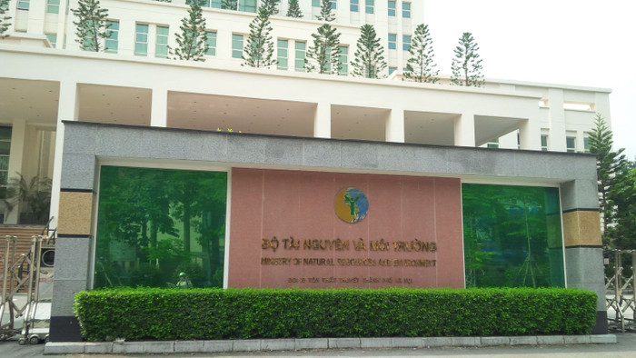 Người dân chờ đợi câu trả lời thỏa đáng của Bộ Tài nguyên và Môi trường về quy định khó hiểu của thông tư 33. Ảnh: V.P Người dân chờ đợi câu trả lời thỏa đáng của Bộ Tài nguyên và Môi trường về quy định khó hiểu của thông tư 33. Ảnh: V.P