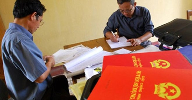 Bộ trưởng Trần Hồng Hà đã chỉ đạo Tổng cục Quản lý đất đai làm rõ thông tin thêm thành viên trong gia đình vào sổ đỏ. Ảnh: L.Đ Bộ trưởng Trần Hồng Hà đã chỉ đạo Tổng cục Quản lý đất đai làm rõ thông tin thêm thành viên trong gia đình vào sổ đỏ. Ảnh: L.Đ