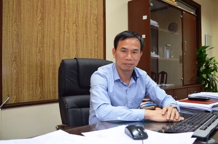 Cục trưởng Cục kiểm tra văn bản quy phạm pháp luật - ông Đồng Ngọc Ba cho rằng, nếu chưa nhận được sự đồng thuận của người dân, Bộ Tài nguyên và Môi trường nên xem xét lùi thời hạn hiệu lực quy định ghi thêm tên thành viên gia đình vào sổ đỏ. Ảnh: Bộ Tư Pháp. Cục trưởng Cục kiểm tra văn bản quy phạm pháp luật - ông Đồng Ngọc Ba cho rằng, nếu chưa nhận được sự đồng thuận của người dân, Bộ Tài nguyên và Môi trường nên xem xét lùi thời hạn hiệu lực quy định ghi thêm tên thành viên gia đình vào sổ đỏ. Ảnh: Bộ Tư Pháp.