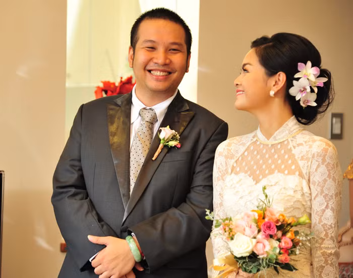 Cặp đôi luôn cười tươi vô cùng hạnh phúc.