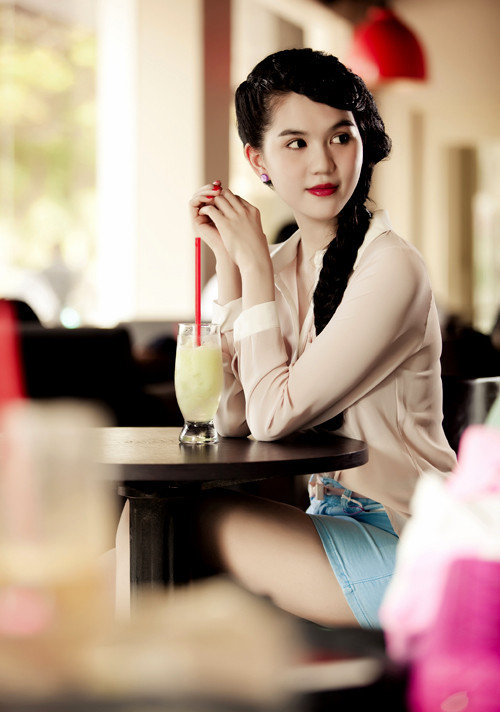 Nữ người mẫu cho biết thêm: "Đàn bà đẹp bây giờ nhiều lắm, nhưng kiếm được đàn bà vừa đẹp, vừa ngoan, không dễ đâu. Đàn ông cần người đàn bà đẹp, ngoan và chung thủy. Còn giỏi cũng được mà không giỏi cũng được". (Theo F thời trang)