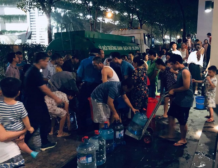 Cho dân ăn nước bẩn, xin lỗi kiểu đãi bôi là xong? Cho dân ăn nước bẩn, xin lỗi kiểu đãi bôi là xong?