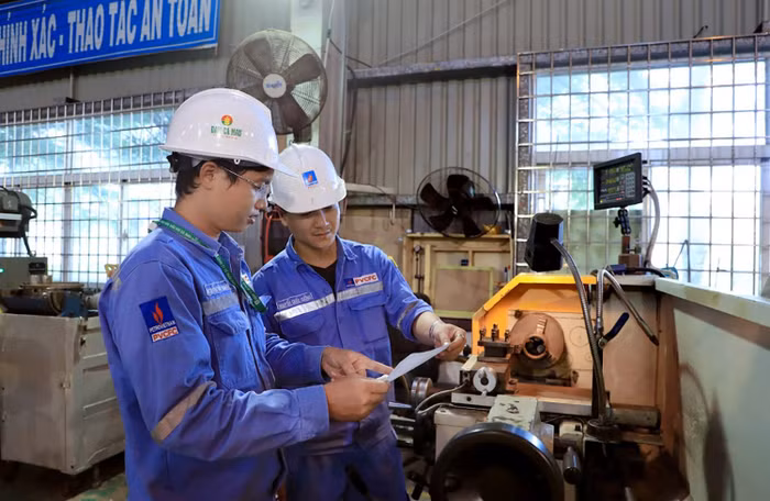 Cán bộ, kỹ sư Nhà máy Đạm Cà Mau Cán bộ, kỹ sư Nhà máy Đạm Cà Mau