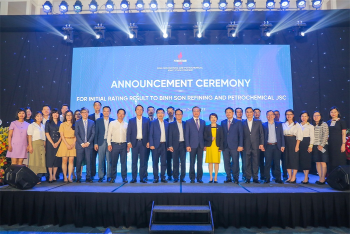 Các đại biểu tham dự buổi lễ chụp hình lưu niệm. Các đại biểu tham dự buổi lễ chụp hình lưu niệm.