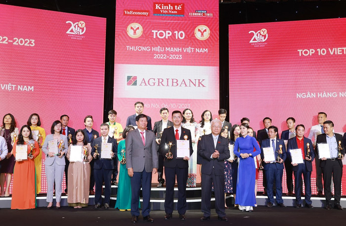 Agribank vinh dự được vinh danh “Top 10 Thương hiệu mạnh Việt Nam 2023”. Agribank vinh dự được vinh danh “Top 10 Thương hiệu mạnh Việt Nam 2023”.
