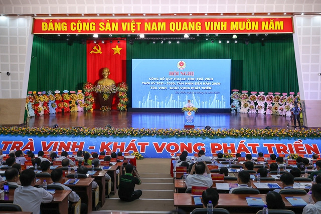 Trà Vinh có vị trí chiến lược về kinh tế, quốc phòng, an ninh, là tuyến đường ra biển quan trọng của vùng đồng bằng sông Cửu Long, là tỉnh trọng điểm về kinh tế biển và hội tụ nhiều tiềm năng, thế mạnh về phát triển kinh tế-xã hội. Ảnh: VGP/Nhật Bắc