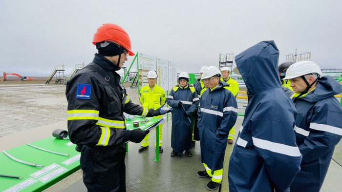 Tổng Giám đốc Petrovietnam Lê Mạnh Hùng thăm và làm việc tại Khu mỏ Rusvietpetro Tổng Giám đốc Petrovietnam Lê Mạnh Hùng thăm và làm việc tại Khu mỏ Rusvietpetro