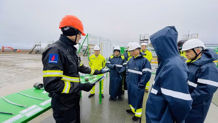 Tổng Giám đốc Petrovietnam Lê Mạnh Hùng thăm và làm việc tại Khu mỏ Rusvietpetro