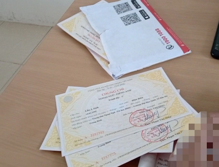 Trường này bị tuýt còi, thì trường khác lên thay (Ảnh: Vũ Ninh) Trường này bị tuýt còi, thì trường khác lên thay (Ảnh: Vũ Ninh)