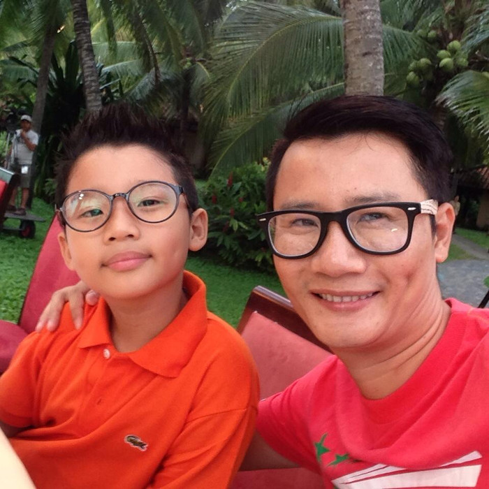 Hoàng Bách và con trai Tê Giác. Hoàng Bách và con trai Tê Giác.