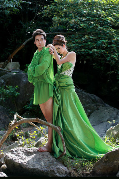 MC Phan Anh từng rất khổ sở khi phải thanh minh về thứ thời trang "kinh dị" này của mình