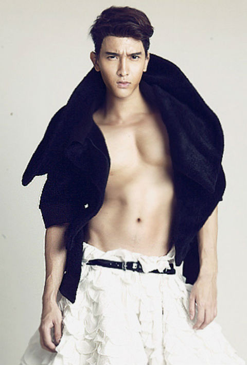 Người mẫu khoe thân Chan Than San diện mốt này cũng không có gì là khó hiểu