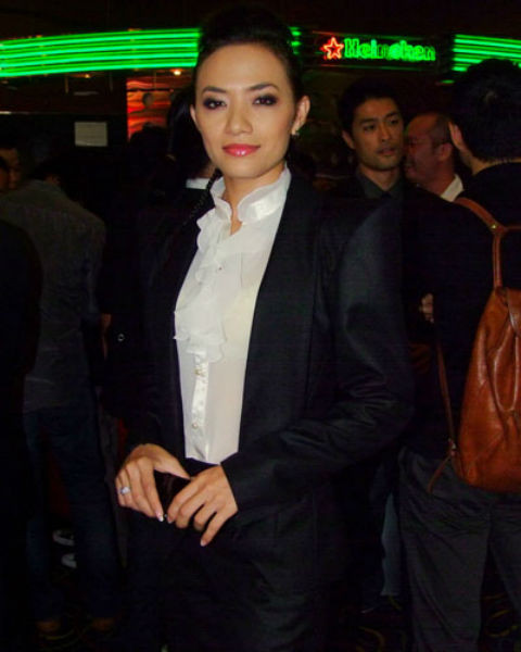 Và Tina Tình thì quá cứng nhắc