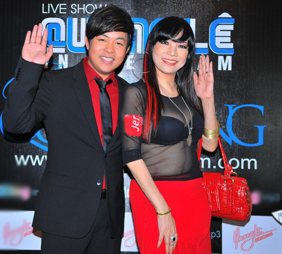 Chiếc áo trong suốt này không còn phù hợp với thân hình thiếu thon gọn và cả độ tuổi của ca sĩ Bảo Yến. Chiếc áo trong suốt này không còn phù hợp với thân hình thiếu thon gọn và cả độ tuổi của ca sĩ Bảo Yến.