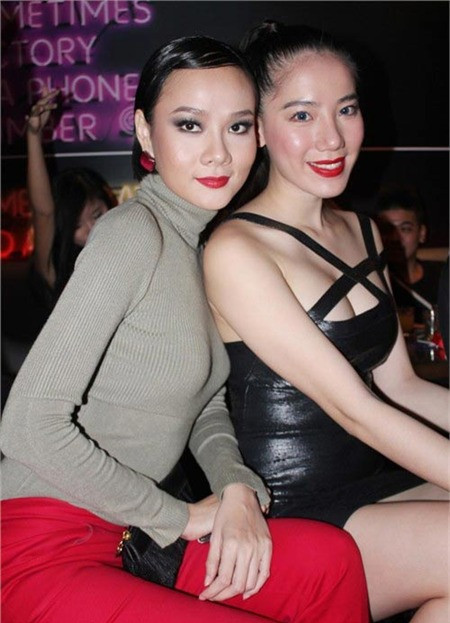 Vòng 1 của cô thường xuyên bị "bức tử" như thế này. Vòng 1 của cô thường xuyên bị "bức tử" như thế này.