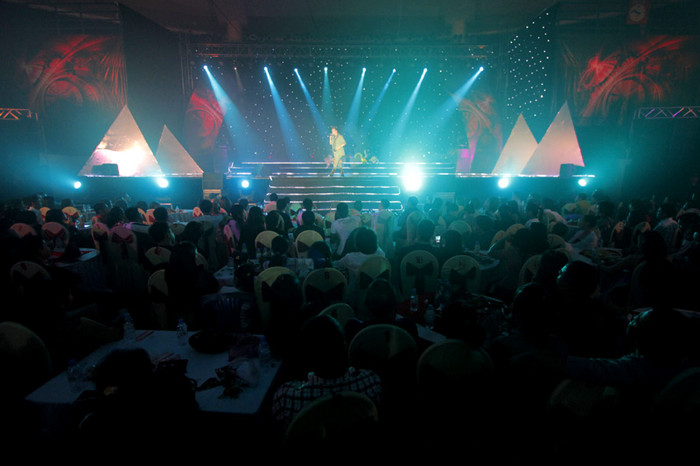 Như mọi khi, liveshow Đàm Vĩnh Hưng chật kín khán giả. Như mọi khi, liveshow Đàm Vĩnh Hưng chật kín khán giả.