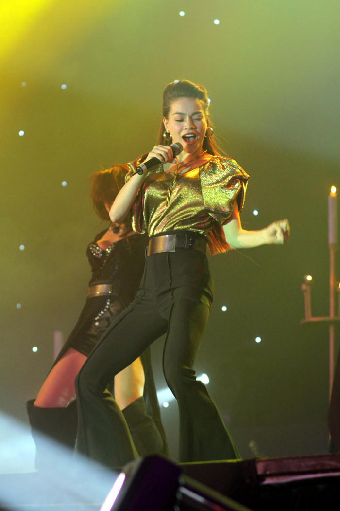 Hồ Ngọc Hà "kín cổng cao tường" vẫn hết sức quyến rũ. Hồ Ngọc Hà "kín cổng cao tường" vẫn hết sức quyến rũ.