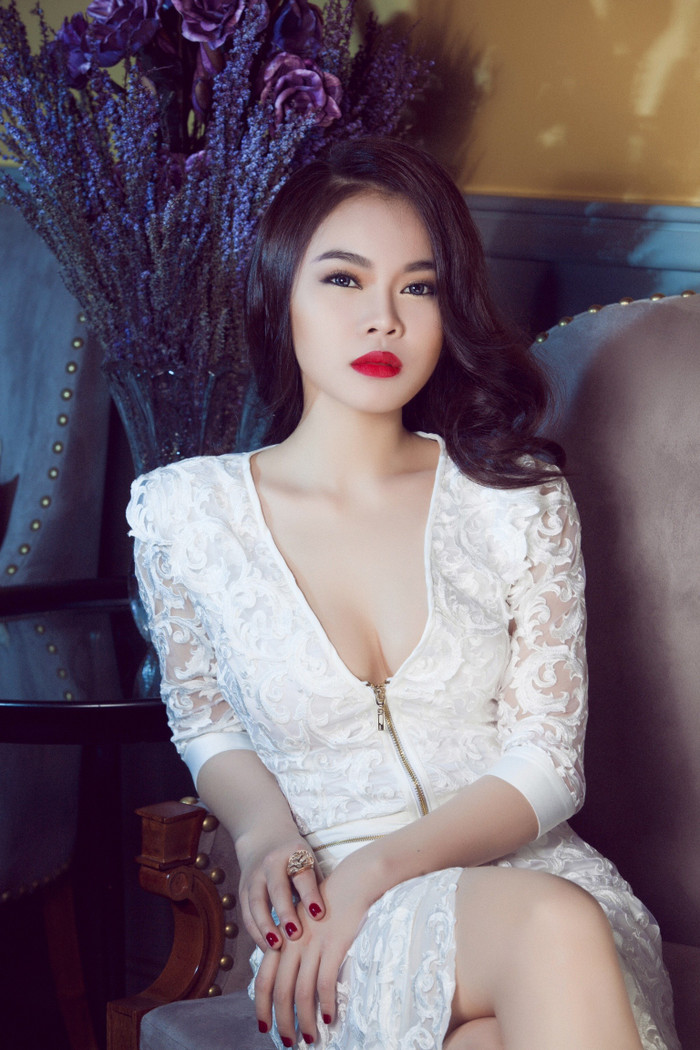 Giang Hồng Ngọc chia sẻ, hiện đang có người theo đuổi nhưng cô tập trung cho nghề nghiệp ca hát trước. Giang Hồng Ngọc chia sẻ, hiện đang có người theo đuổi nhưng cô tập trung cho nghề nghiệp ca hát trước.