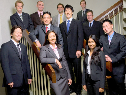 Để đáp ứng được tiêu chuẩn với khóa học này, các ứng viên cần có Bằng cử nhân, ít nhất 3 năm kinh nghiệm làm việc và chứng chỉ TOEIC trên 750 điểm. Để đáp ứng được tiêu chuẩn với khóa học này, các ứng viên cần có Bằng cử nhân, ít nhất 3 năm kinh nghiệm làm việc và chứng chỉ TOEIC trên 750 điểm.