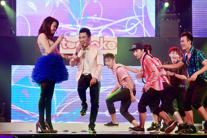 Ca khúc biểu diễn thành công nhận được sự ủng hộ của khán giả.